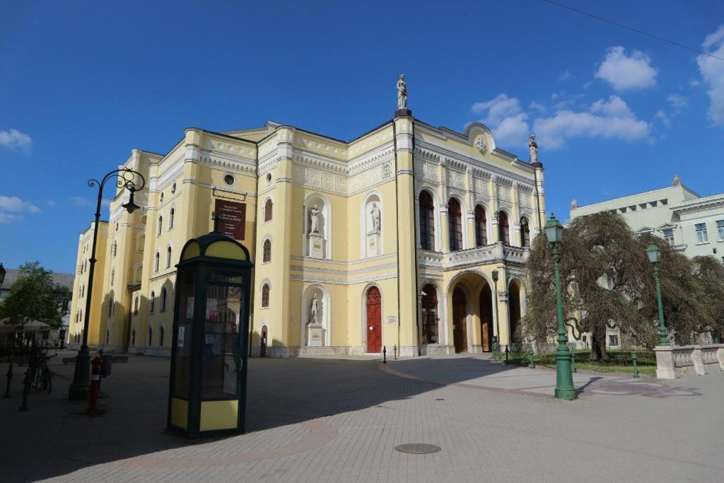 Gabica Apartman Debrecen Exterior photo
